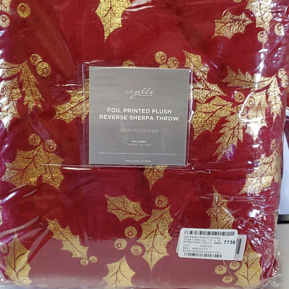 NWT Cozelle  Foil Printed Reverse Sherpa Throw